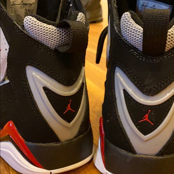 Jordon True Flight Black Varsity Red Wolf Grey - Picture 3 of 4